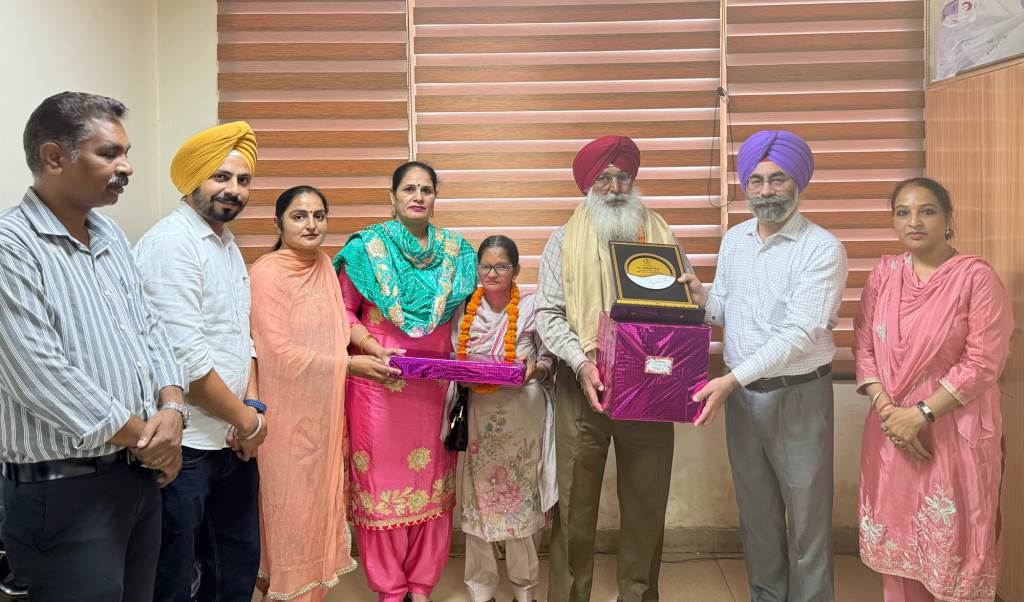 Warm farewell to employee Satwinder Singh of District Public Relations Office Sahibzada Ajit Singh Nagar on retirement